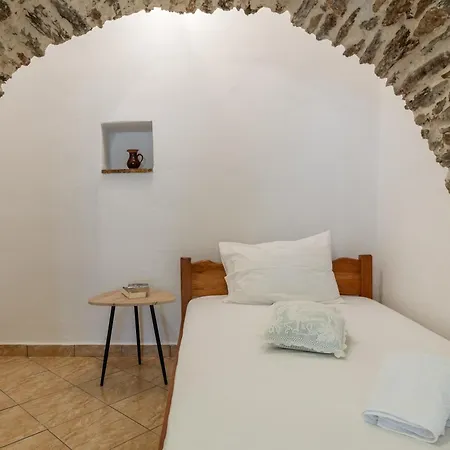 بيت للعطل Traditional House In *